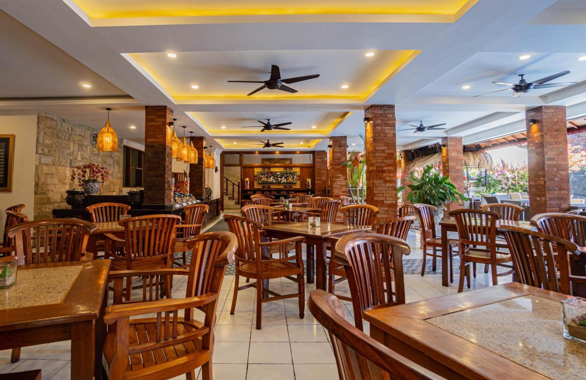 Wina Holiday Villa Kuta Lombok Exterior foto